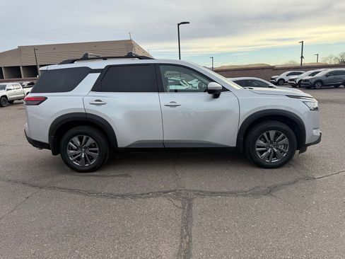 Certified 2022 Nissan Pathfinder SV w/ SV Black Package image 4