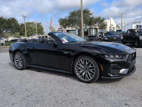 Used 2025 Ford Mustang GT Premium RWD image 2