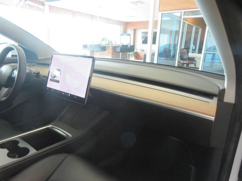 Used 2021 Tesla Model 3 Long Range AWD/4WD image 28