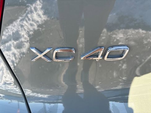 Certified 2025 Volvo XC40 B5 Plus image 8