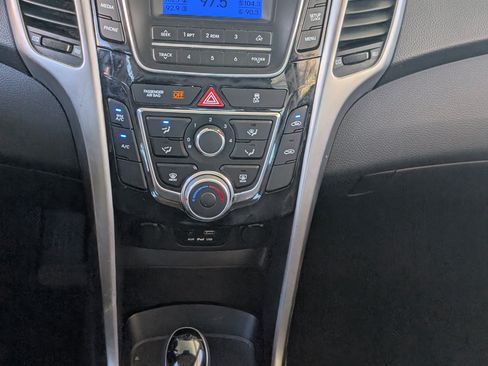 Used 2017 Hyundai Elantra GT FWD image 12