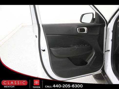 Used 2024 Hyundai Venue SEL FWD image 4