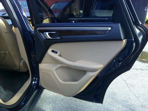 Used 2019 Porsche Macan AWD/4WD image 75
