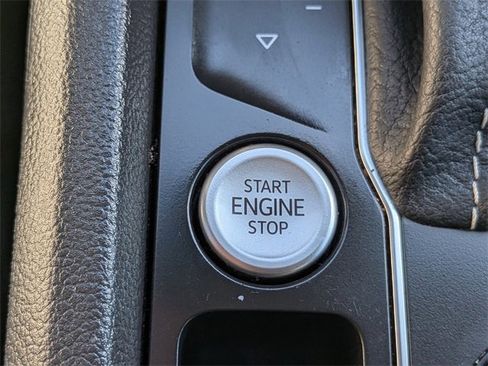 Used 2021 Volkswagen Atlas SE image 31