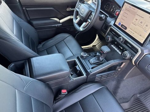 Used 2025 Toyota Tacoma TRD Sport AWD/4WD image 15