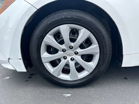 Used 2023 Toyota Corolla LE FWD image 11