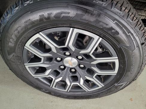 Used 2023 Chevrolet Colorado LT w/ LT Convenience Package III image 27