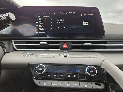 Used 2025 Hyundai Elantra SEL image 27