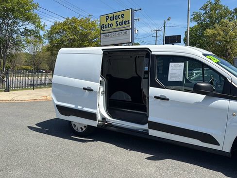 Used 2020 Ford Transit Connect XLT image 8