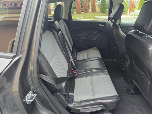 Used 2019 Ford Escape SE image 18