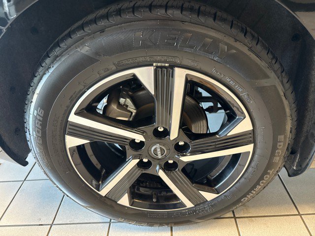 Used 2025 Nissan Sentra SV FWD image 10
