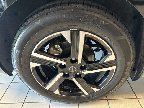 Used 2025 Nissan Sentra SV FWD image 10