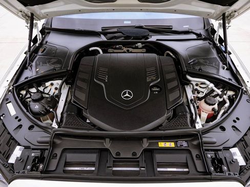 Used 2022 Mercedes-Benz S 580 4MATIC Sedan w/ AMG Line Package image 19