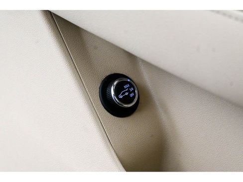 Used 2018 Cadillac XT5 Luxury w/ Driver Awareness Package image 31