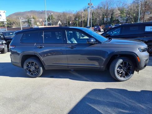 New 2025 Jeep Grand Cherokee L Limited image 3