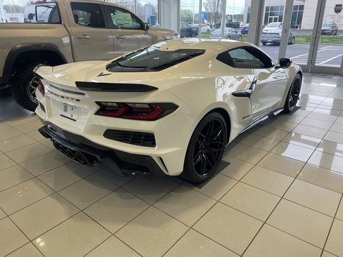 Used 2024 Chevrolet Corvette Z06 RWD image 3
