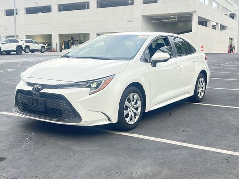 Used 2021 Toyota Corolla LE image 2
