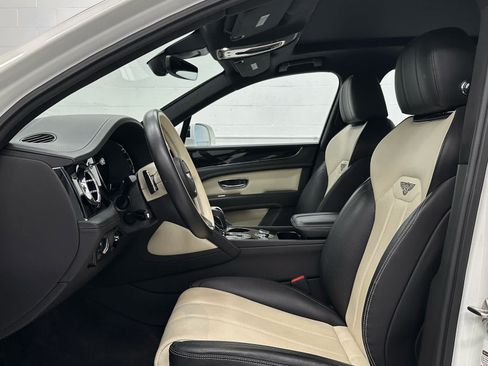 Used 2023 Bentley Bentayga AWD/4WD image 11