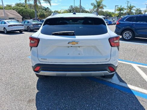 Used 2025 Chevrolet Trax LT w/ LT Convenience Package FWD image 5