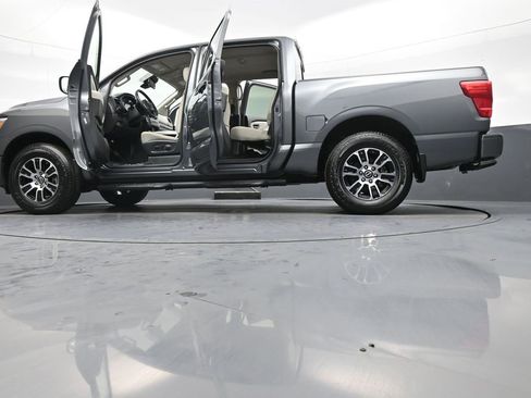 Used 2024 Nissan Titan SV w/ SV Convenience Package image 46