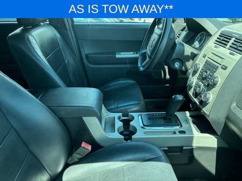 Used 2011 Ford Escape XLT w/ Canadian Winter Pkg AWD/4WD image 5
