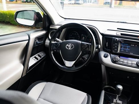 Used 2018 Toyota RAV4 XLE image 9