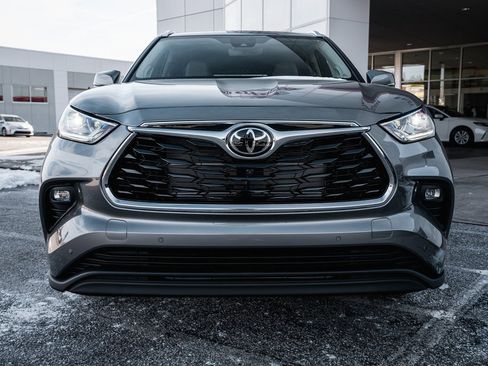 New 2026 Toyota Highlander Limited image 2