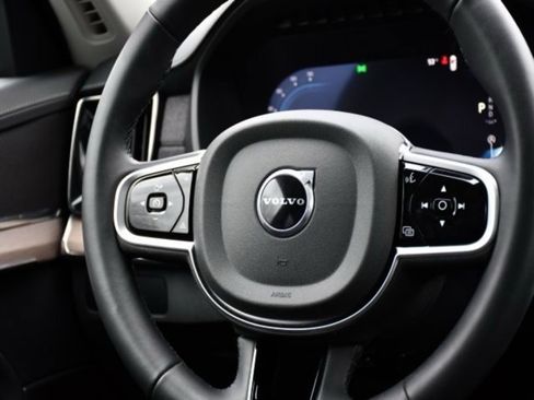 Certified 2025 Volvo XC90 B6 Plus image 17