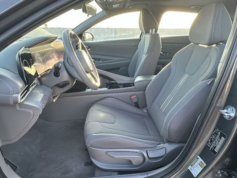 Certified 2025 Hyundai Elantra SEL image 4