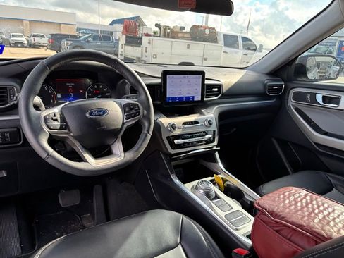 Used 2023 Ford Explorer XLT w/ Equipment Group 202A RWD image 11