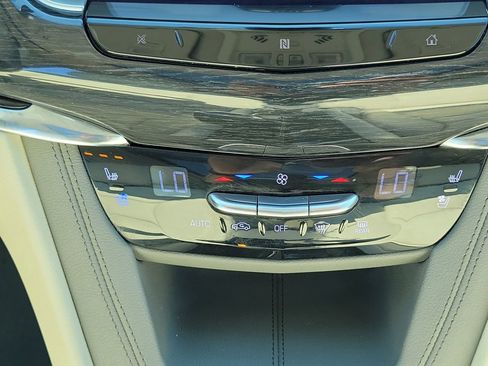 Used 2020 Cadillac XT6 Premium Luxury image 22