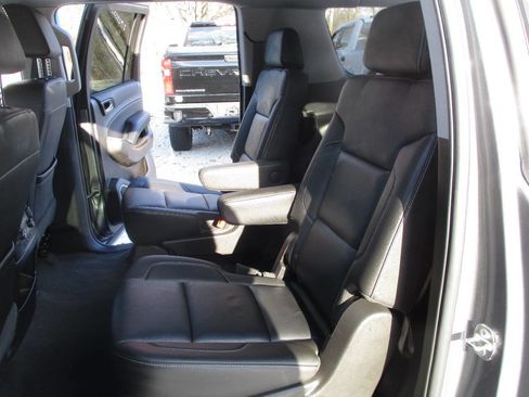 Used 2019 Chevrolet Suburban LT image 32