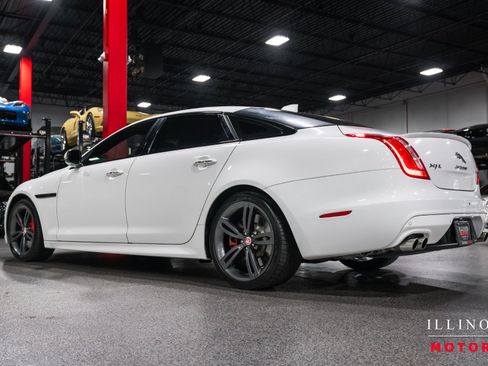 Used 2017 Jaguar XJ R RWD image 3