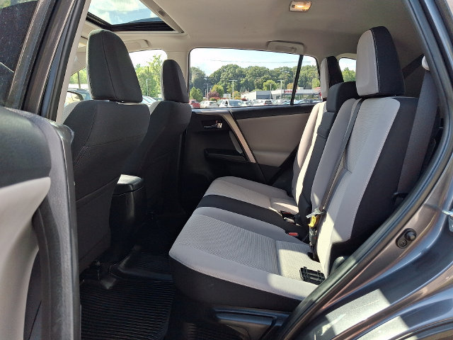 Used 2018 Toyota RAV4 XLE AWD/4WD image 10