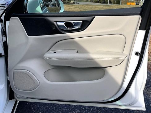 Used 2019 Volvo S60 T6 Momentum image 21