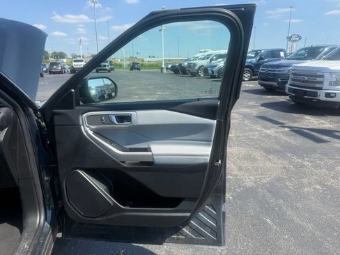 Used 2023 Ford Explorer XLT w/ Equipment Group 202A AWD/4WD image 58