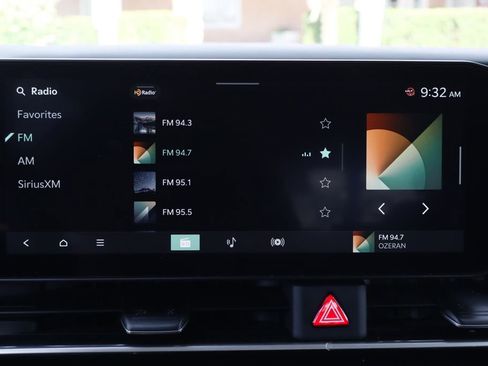 Used 2025 Kia Carnival FWD image 31