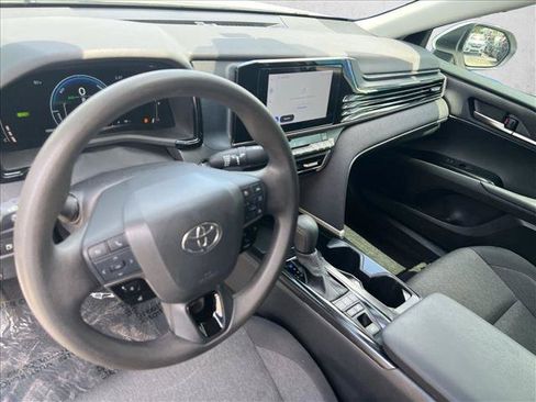 Used 2025 Toyota Camry LE FWD image 9