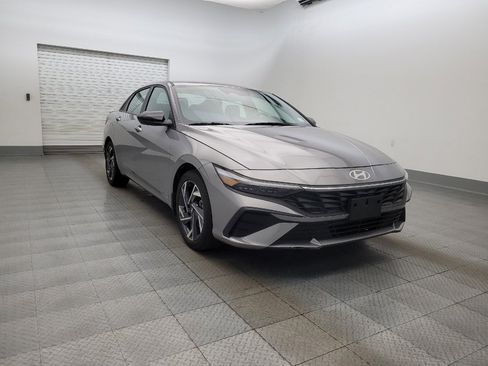 Used 2025 Hyundai Elantra Sport image 13