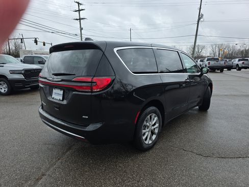 New 2026 Chrysler Pacifica Select image 24