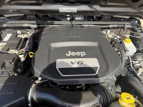 Used 2018 Jeep Wrangler Unlimited Sport S AWD/4WD image 29