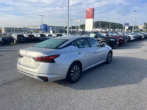 Used 2023 Nissan Altima 2.5 SV FWD image 5