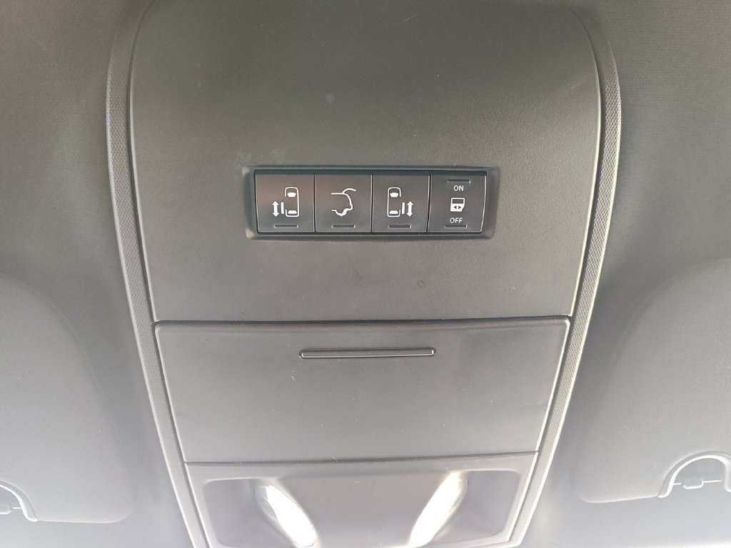 Used 2018 Dodge Grand Caravan SXT FWD image 25