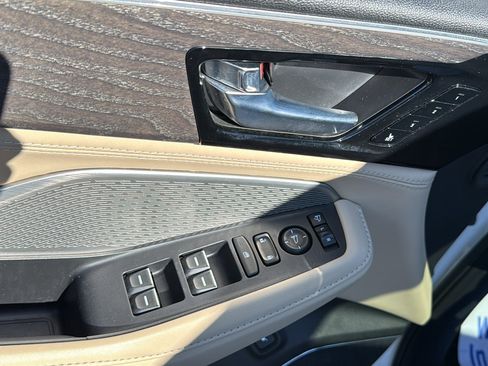 Used 2022 Acura MDX SH-AWD w/ Advance Package image 7
