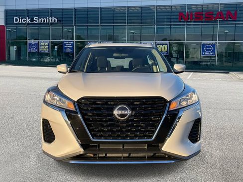 Used 2024 Nissan Kicks SV image 2