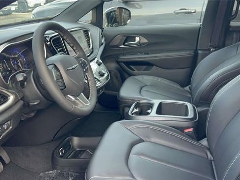 New 2026 Chrysler Pacifica Select image 33