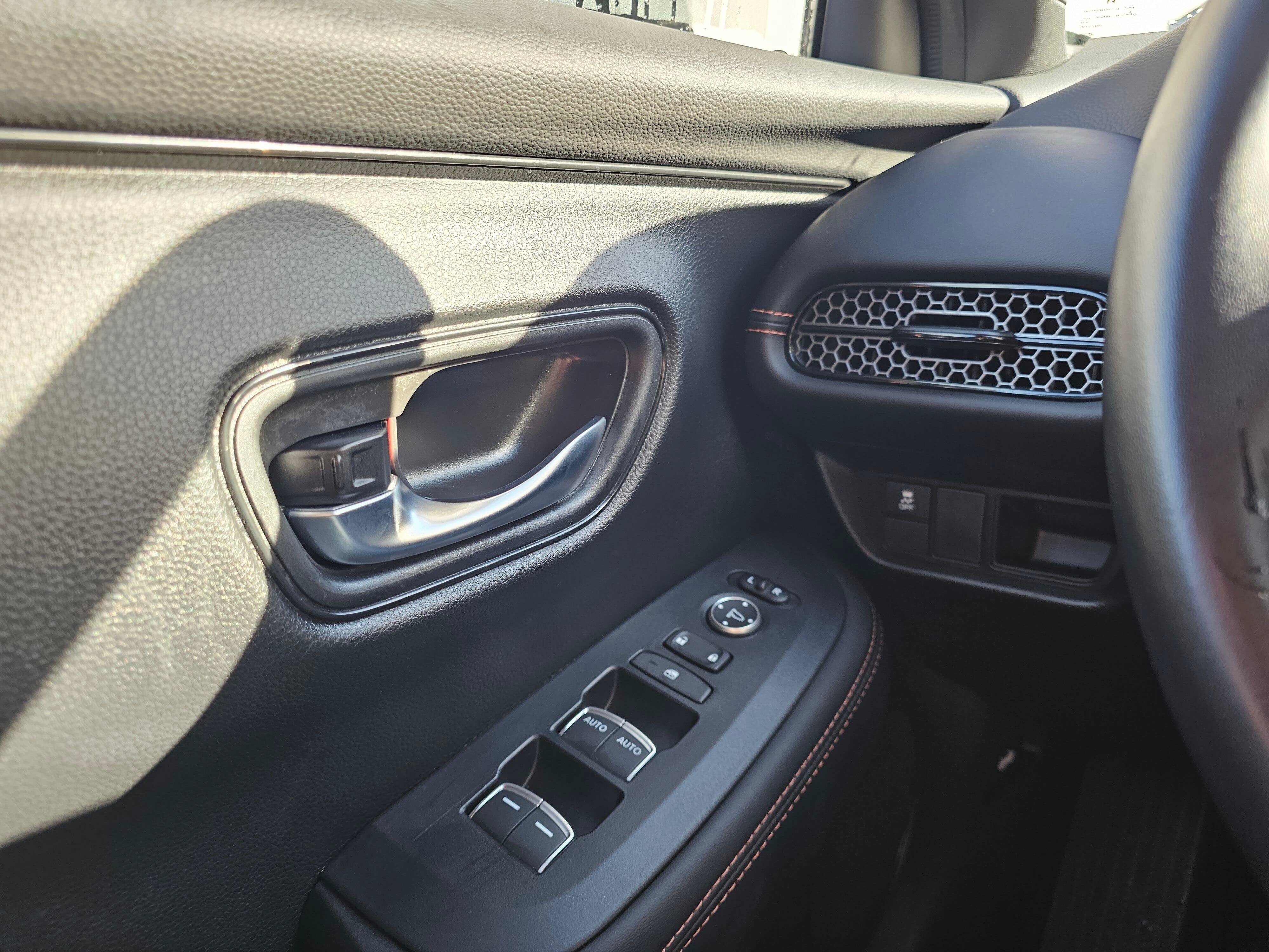 Certified 2025 Honda HR-V Sport image 33