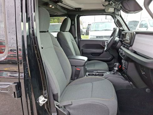Used 2025 Jeep Wrangler Willys image 32