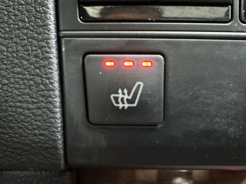 Used 2013 Mercedes-Benz E 350 Sedan image 36