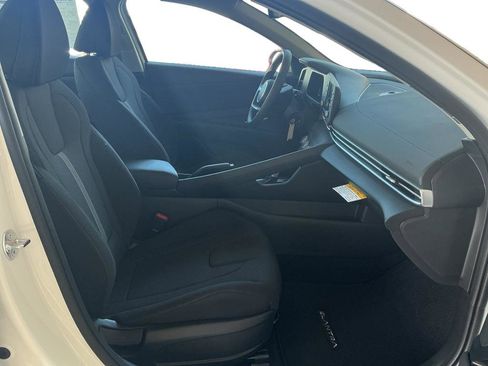 New 2026 Hyundai Elantra SE FWD image 8
